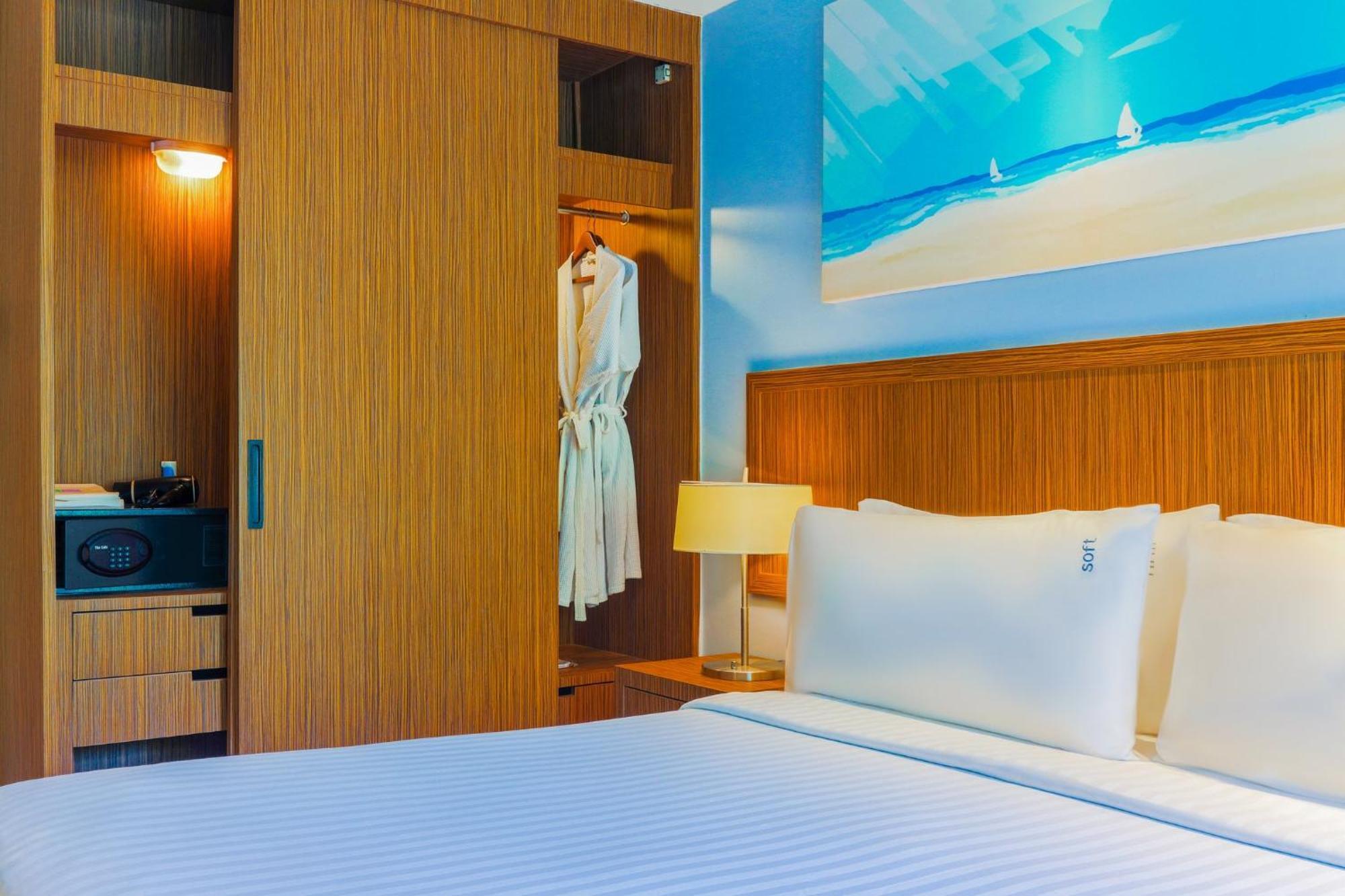 होटल Phuket By Ihg 4*